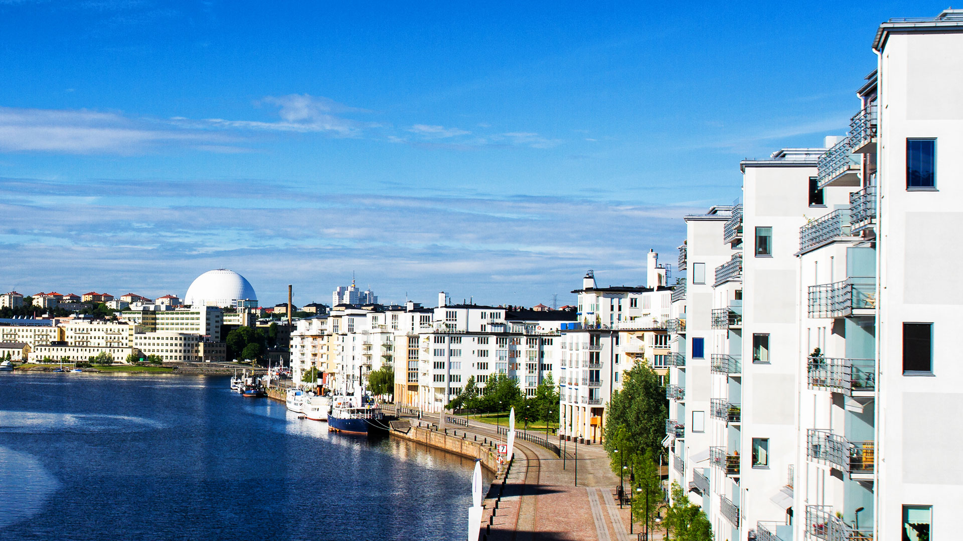 Modern apartment buildings by the water in Stockholm. Photo.