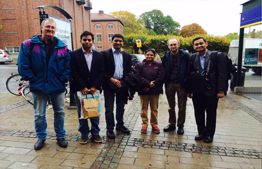 Four Indian students and two Swedish hosts. Photo.