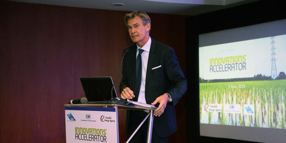 Ambassador Klas Molin speaking at workshop. Photo.